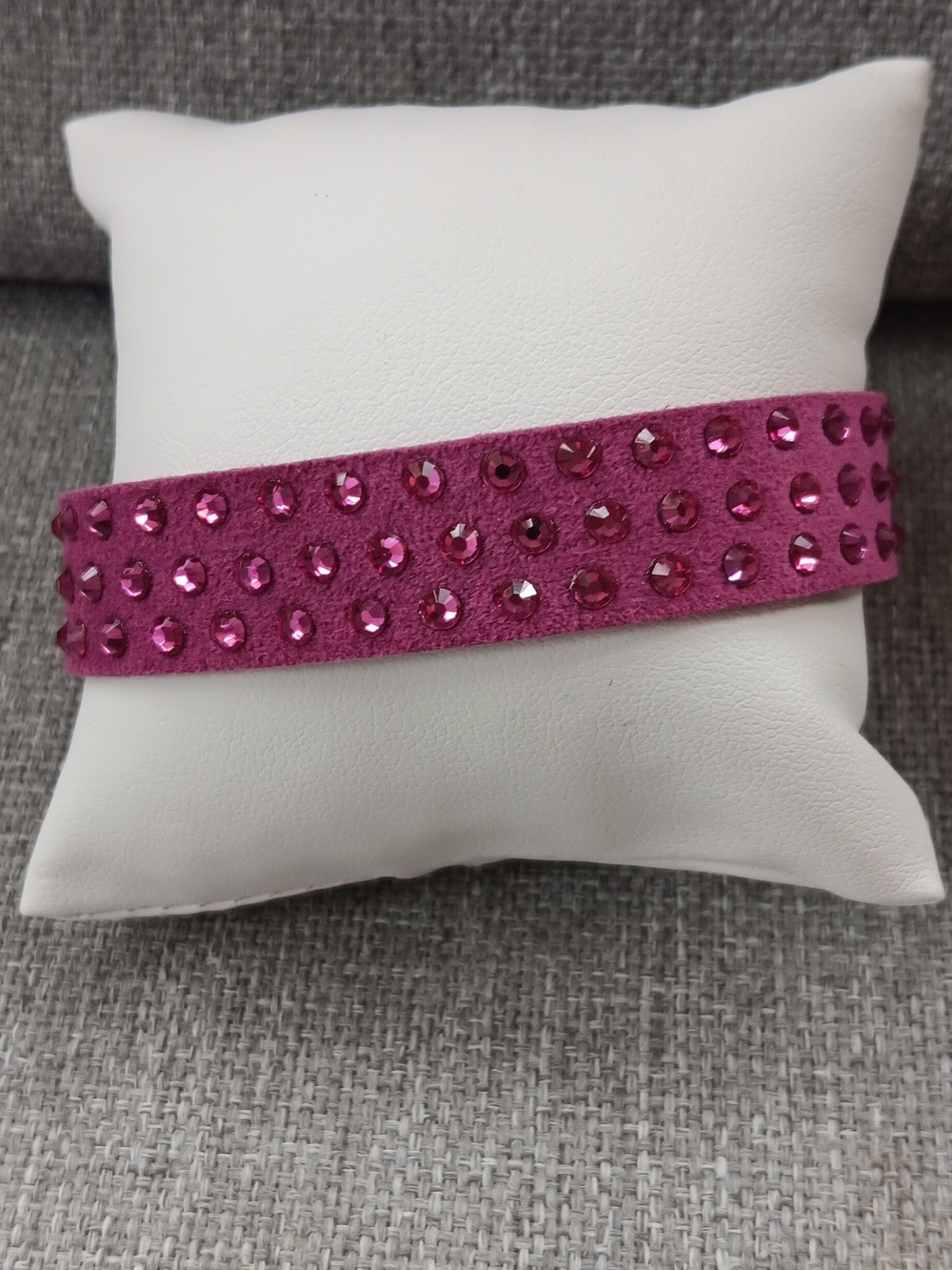 Swarovski Magenta Vibrant Crystal Cuff-like Single Wrap Bracelet Unworn 7"
